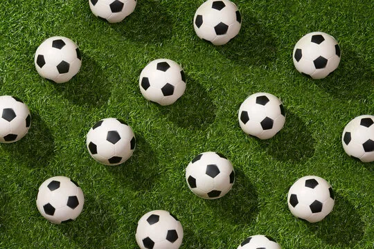 用户在手机上使用 人人体育 应用